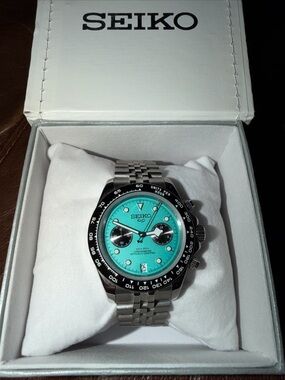 Seiko Mod Tiffany Blue Dial & Black Bezel Jubilee Bracelet VK64 Movement